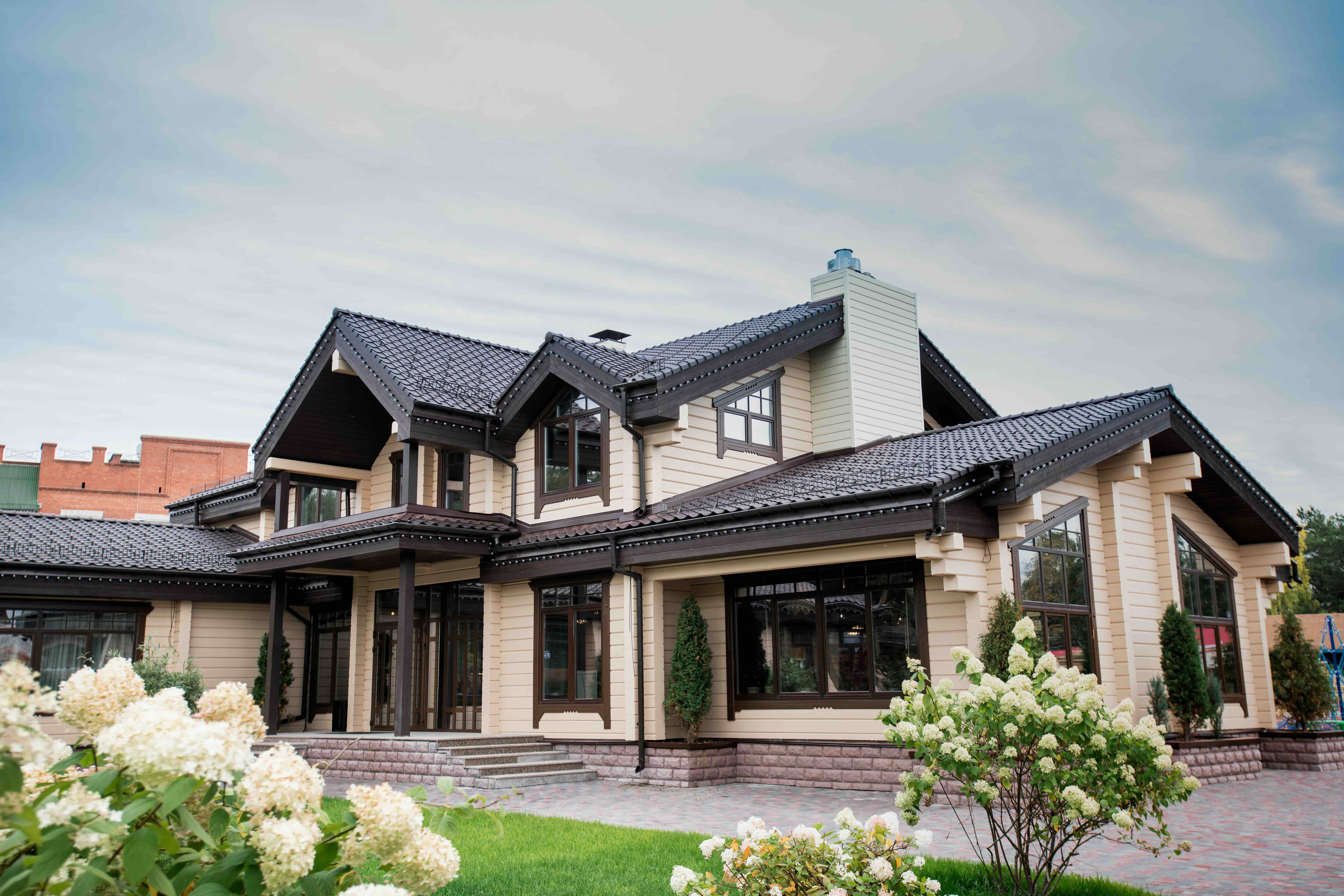 Building Custom Homes vs. Buying New Construction